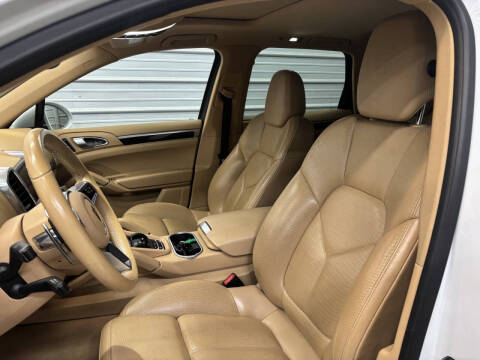 2017 Porsche Cayenne Platinum Edition