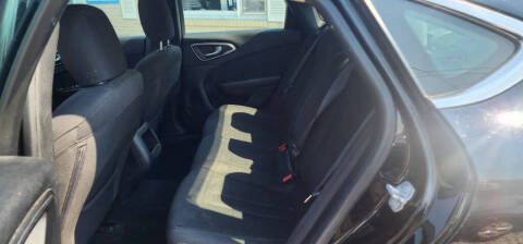 2017 Chrysler 200 LX