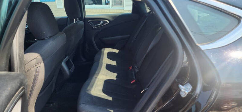 2017 Chrysler 200 LX