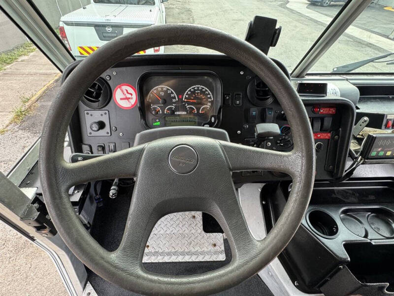 2016 Freightliner MT45 Chassis