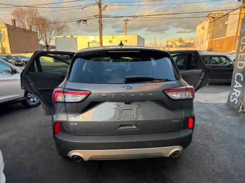 2022 Ford Escape Hybrid SE