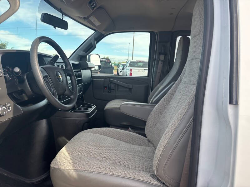 2025 Chevrolet Express LS 3500