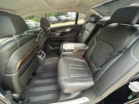 2022 BMW 7 Series 740i