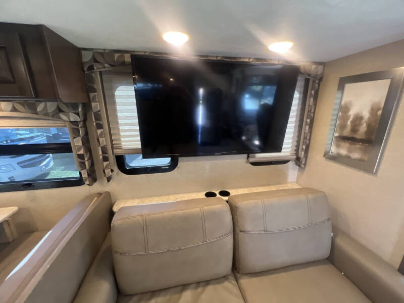 2019 Thor Motor Coach Hurricane