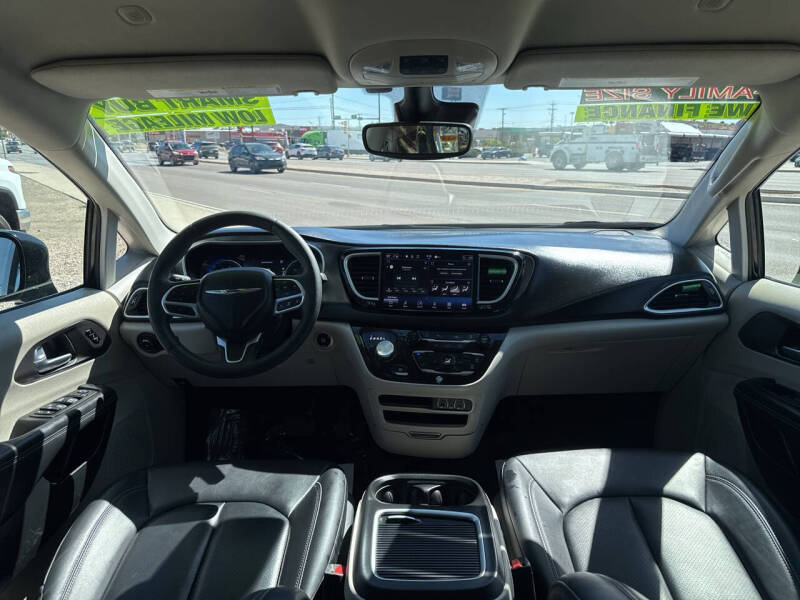 2024 Chrysler Pacifica Touring L