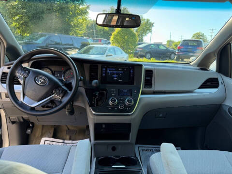2015 Toyota Sienna LE 8-Passenger
