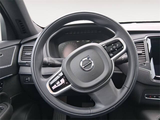 2020 Volvo XC90 T6 Momentum 6-Passenger