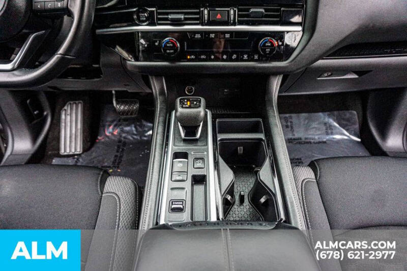 2025 Nissan Pathfinder SV