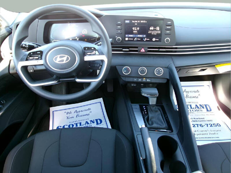 2024 Hyundai Elantra SE
