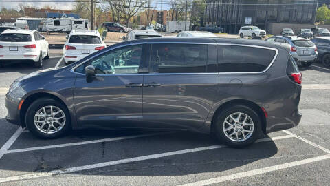 2023 Chrysler Voyager LX