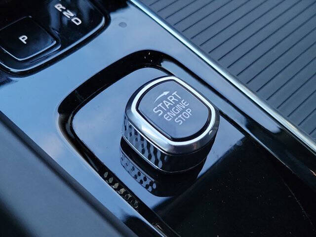 2024 Volvo XC60 B5 Core Dark Theme