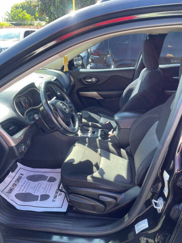 2017 Jeep Cherokee Sport