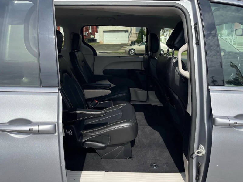 2020 Chrysler Voyager LXi