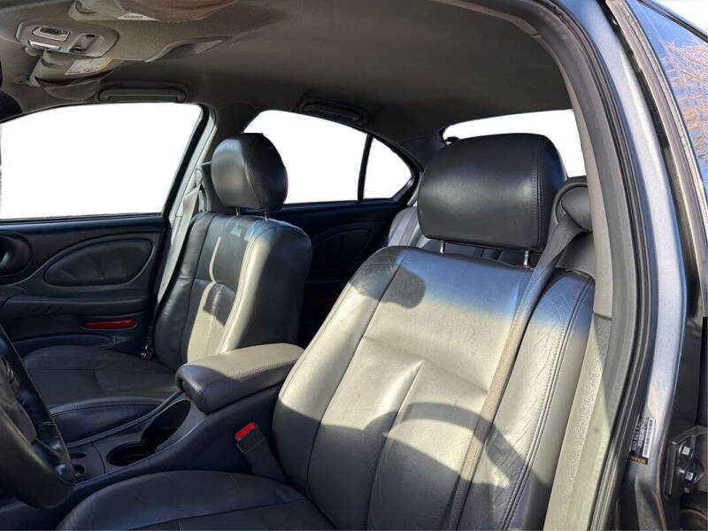 2004 Pontiac Bonneville SE