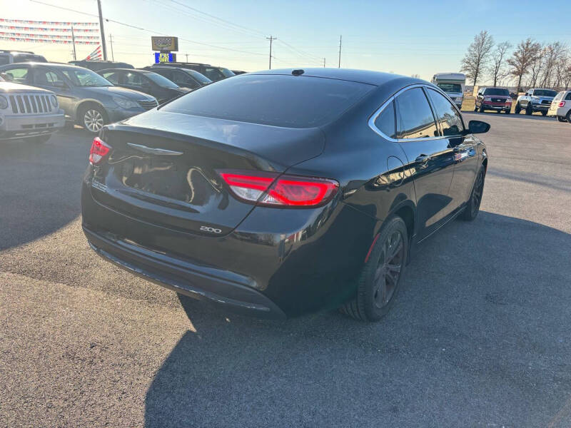 2015 Chrysler 200 Limited photo 4