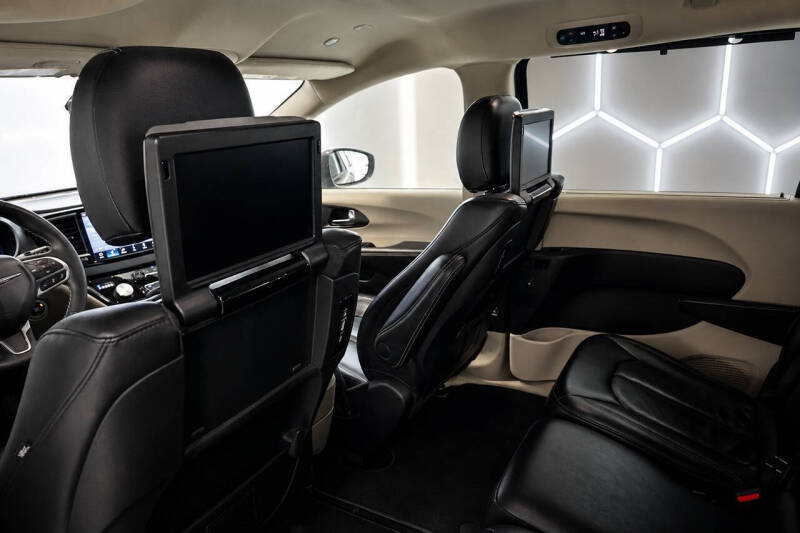 2022 Chrysler Pacifica Touring L
