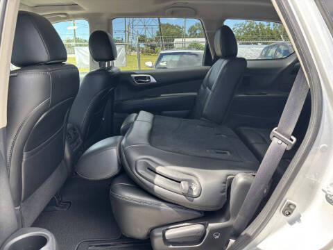 2017 Nissan Pathfinder SL