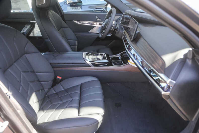 2025 BMW 7 Series 760i xDrive