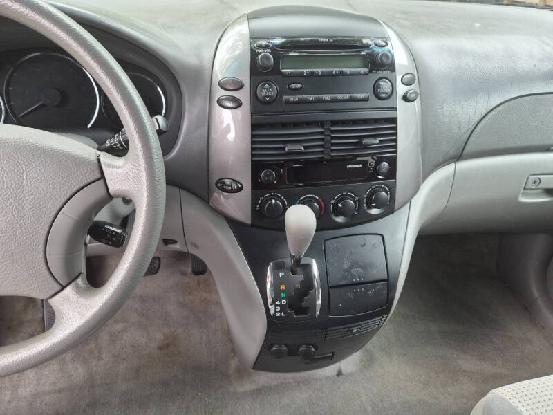 2009 Toyota Sienna LE 7-Passenger