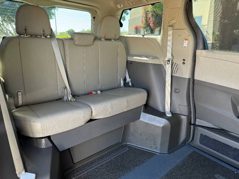 2017 Toyota Sienna XLE Premium 8-Passenger