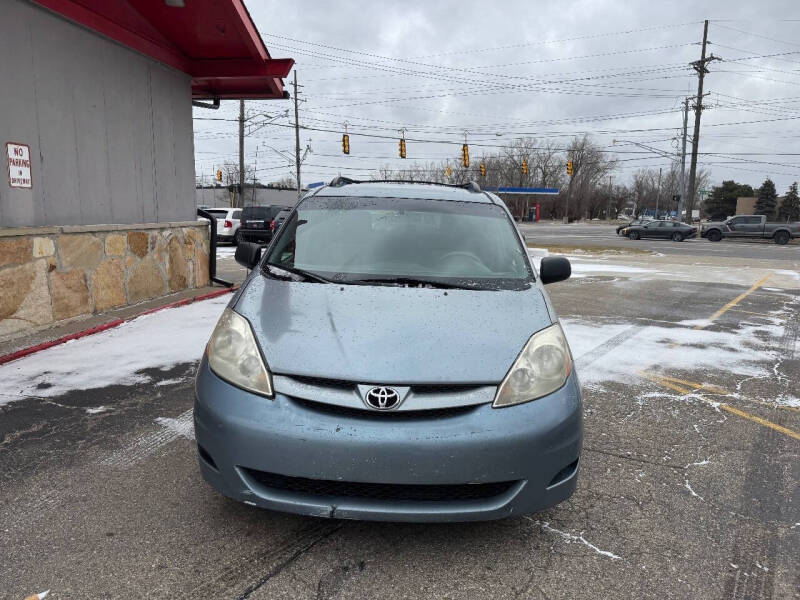 2009 Toyota Sienna CE 8-Passenger