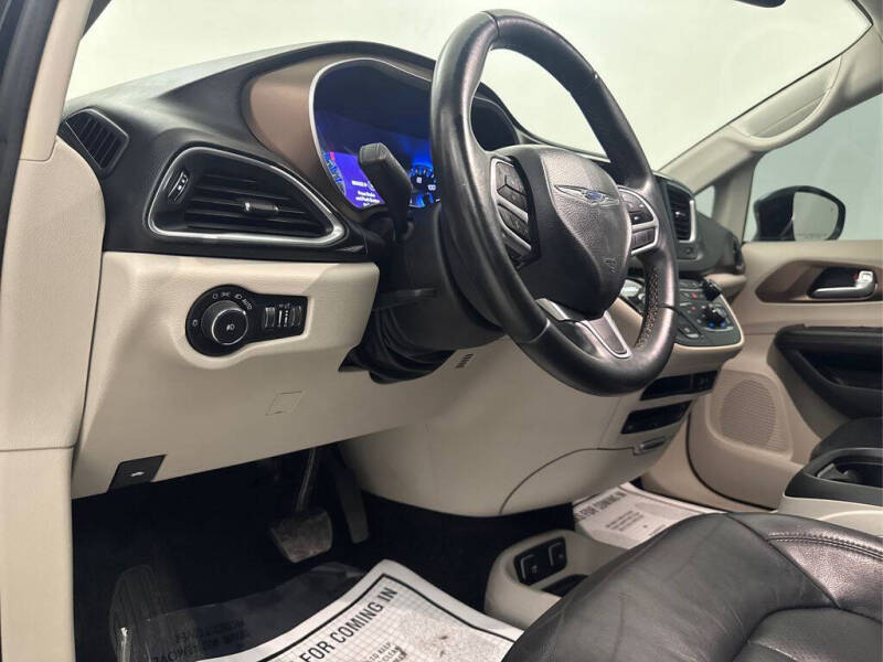 2017 Chrysler Pacifica Touring-L Plus