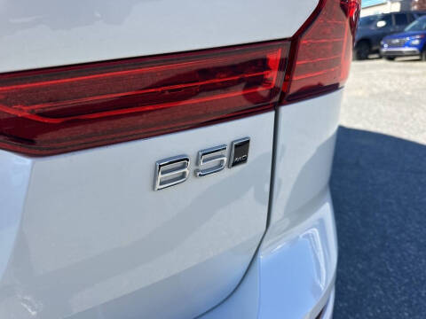 2025 Volvo XC60 B5 Ultra Dark Theme