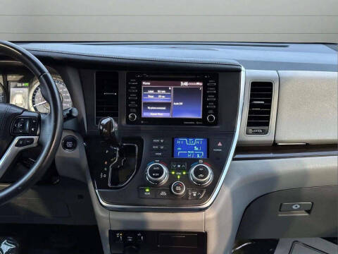 2018 Toyota Sienna XLE 8-Passenger