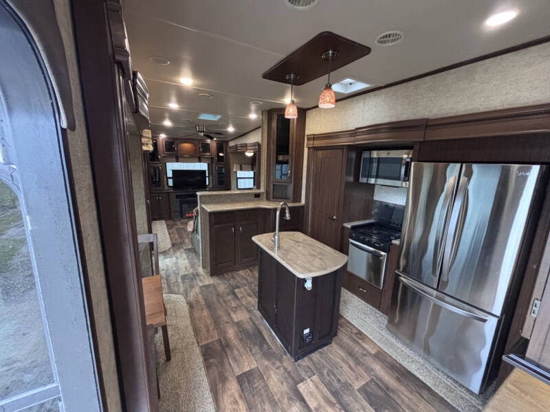 2017 Forest River Sandpiper 389RD