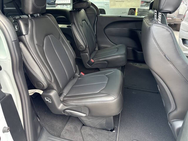 2026 Chrysler Voyager LX