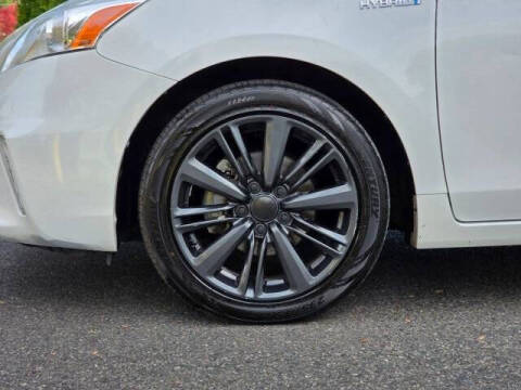 2013 Toyota Prius v Five