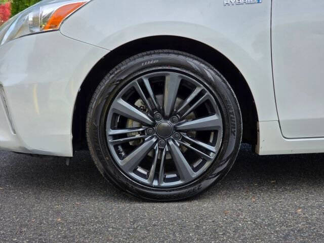 2013 Toyota Prius v Five