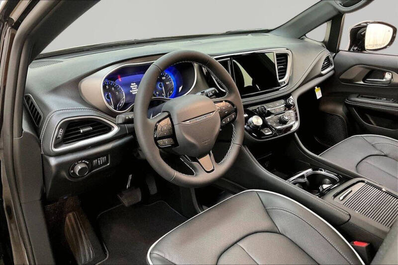 2027 Chrysler Pacifica Limited
