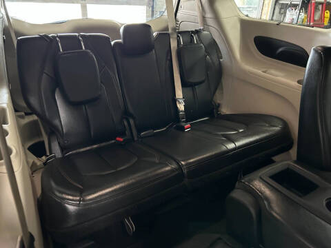 2017 Chrysler Pacifica Touring-L
