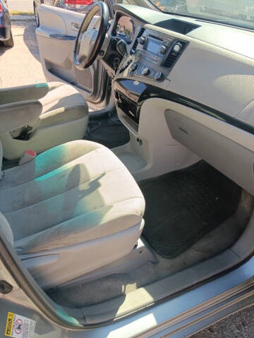 2012 Toyota Sienna Base 7-Passenger