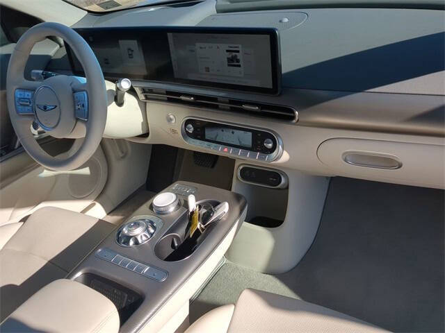 2024 Genesis GV60 Standard