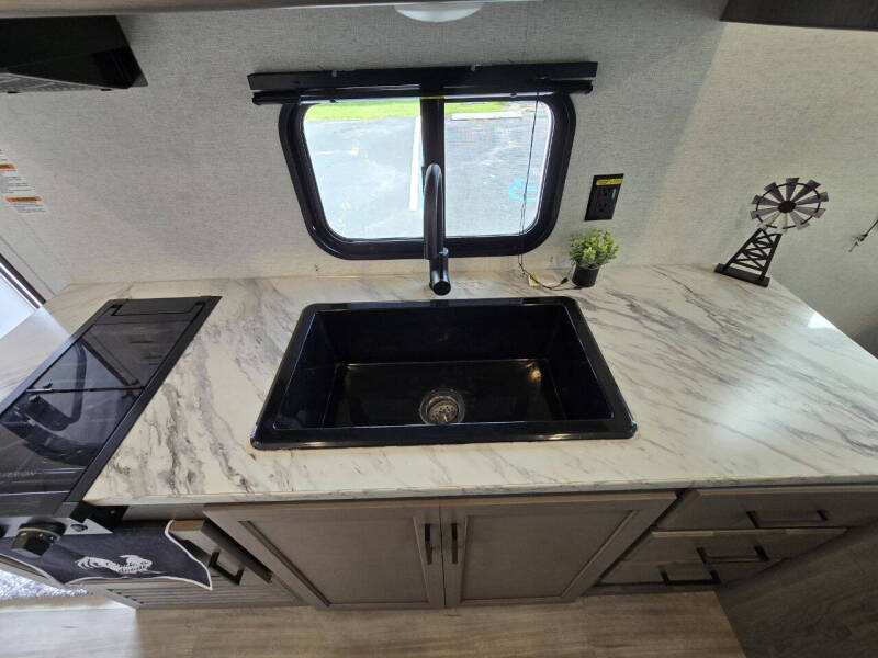 2024 KEYSTONE HIDEOUT 200 RL