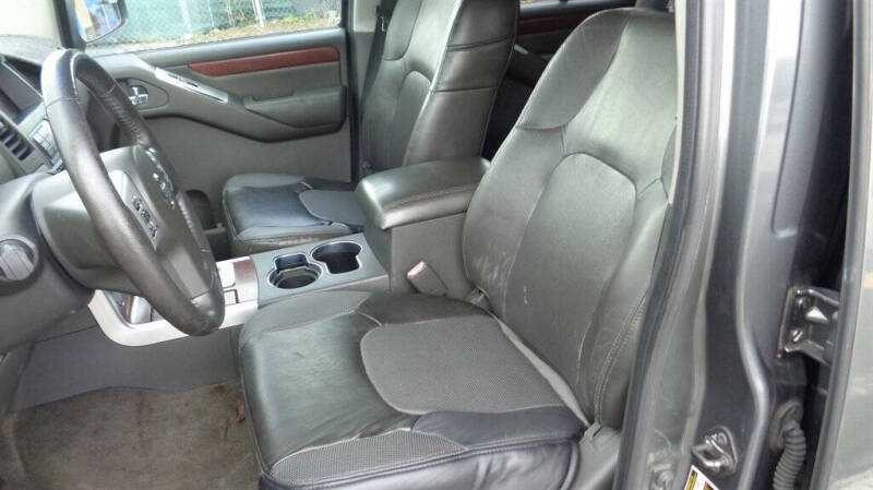 2008 Nissan Pathfinder LE V8