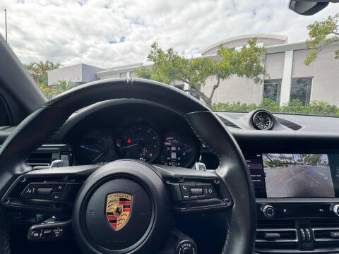 2023 Porsche Macan T