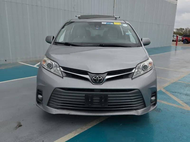 2018 Toyota Sienna XLE 8-Passenger