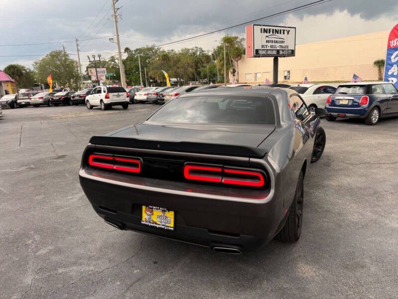 2017 Dodge Challenger SXT