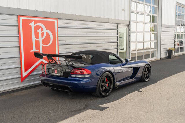 2005 Dodge Viper 33
