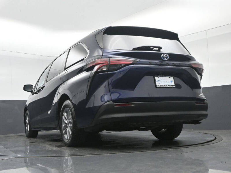 2022 Toyota Sienna LE 8-Passenger