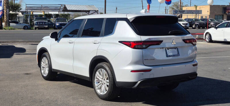 2022 Mitsubishi Outlander ES