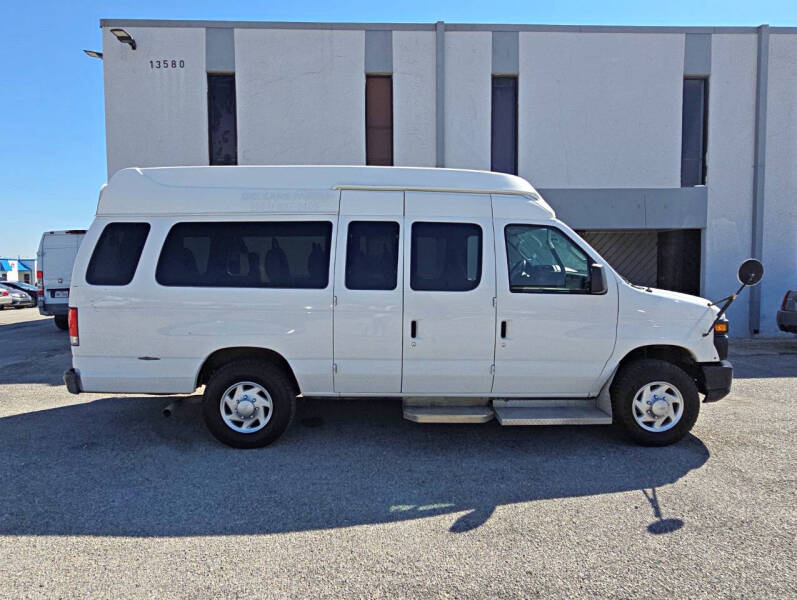 2013 Ford E-Series E-350 SD