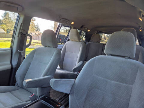 2017 Toyota Sienna LE 7-Passenger Auto Access Seat