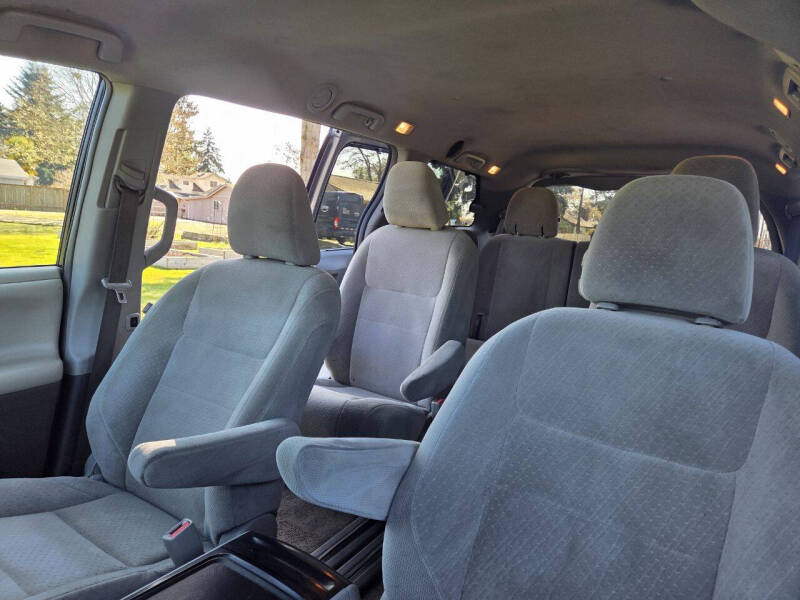 2017 Toyota Sienna LE 7-Passenger Auto Access Seat