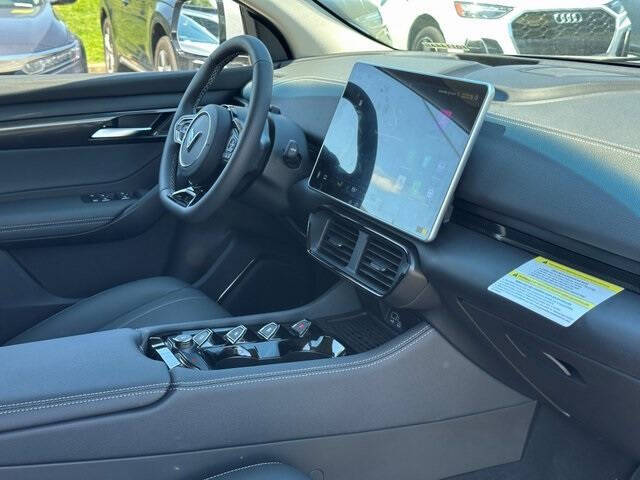 2025 VinFast VF8 Eco