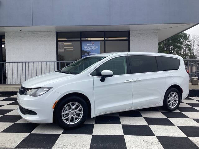 2022 Chrysler Voyager LX