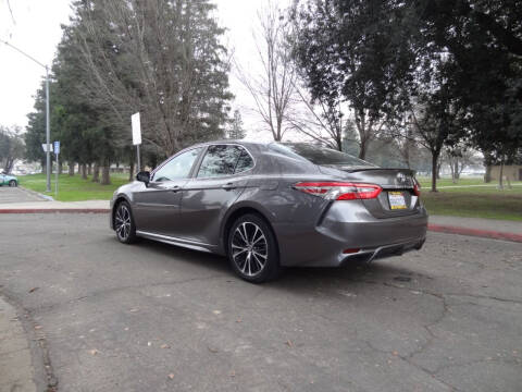 2018 Toyota Camry SE